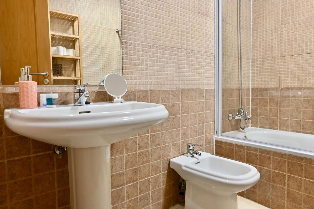 For You Rentals Acogedor Apartamento Temporal De 1 Dormitorio Y Salon, A Pasos De Gran Via Inf3D Madrid Exterior photo
